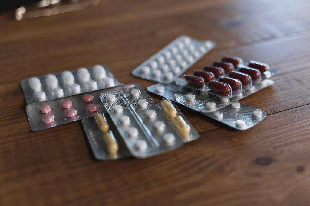 How to Package and Ship Pharma Products Safely: Tamper-Evident and Moisture-Proof Options